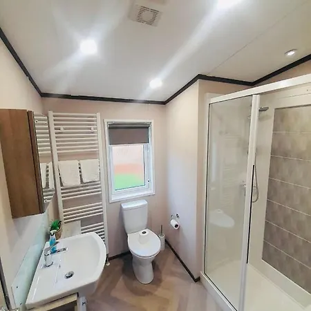 Lodge Darwin With Hot Tub *