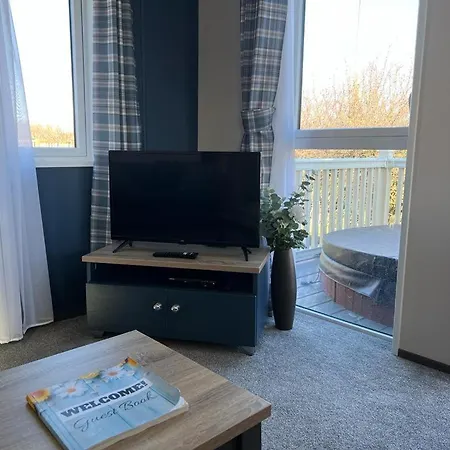 Darwin With Hot Tub Malton