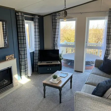 بيت خشبي Darwin With Hot Tub *