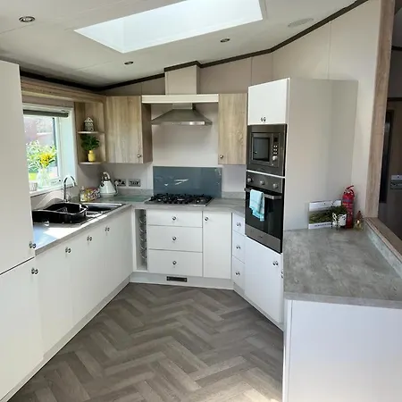 Darwin With Hot Tub * Malton